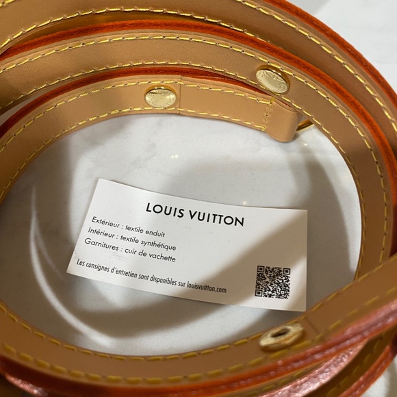 Louis Vuitton Loop Bag - Picture 3 of 7